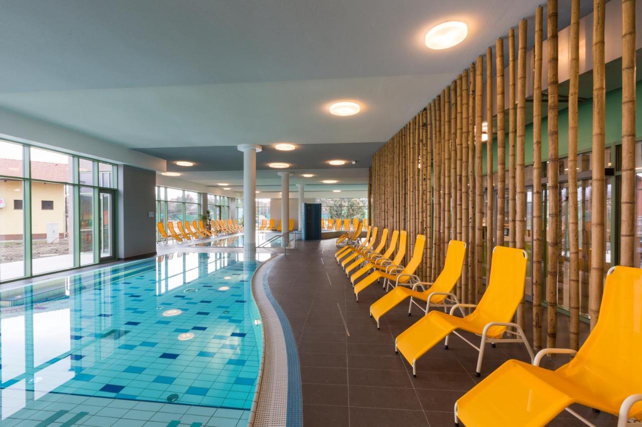 Wellness Hotel Thermal Sturovo Ngoại thất bức ảnh