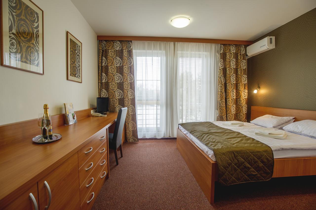 Wellness Hotel Thermal Sturovo Ngoại thất bức ảnh