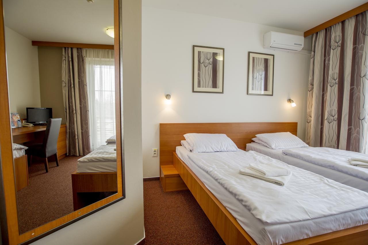 Wellness Hotel Thermal Sturovo Ngoại thất bức ảnh