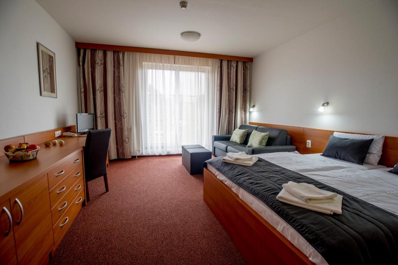 Wellness Hotel Thermal Sturovo Ngoại thất bức ảnh